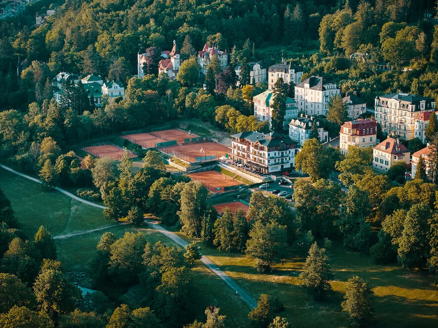 Noc s privátním wellness v Mariánských Lázních: hotel Queens